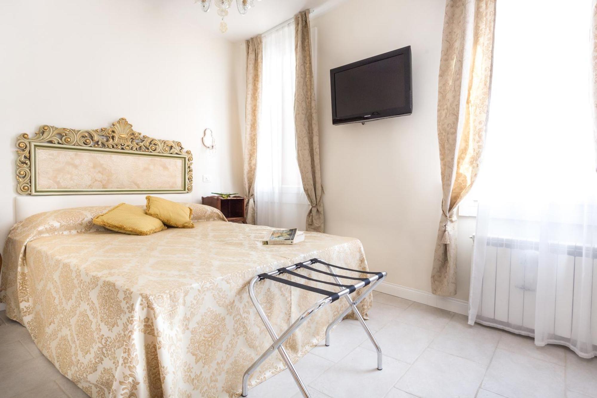 Michelle In Charming Apartament