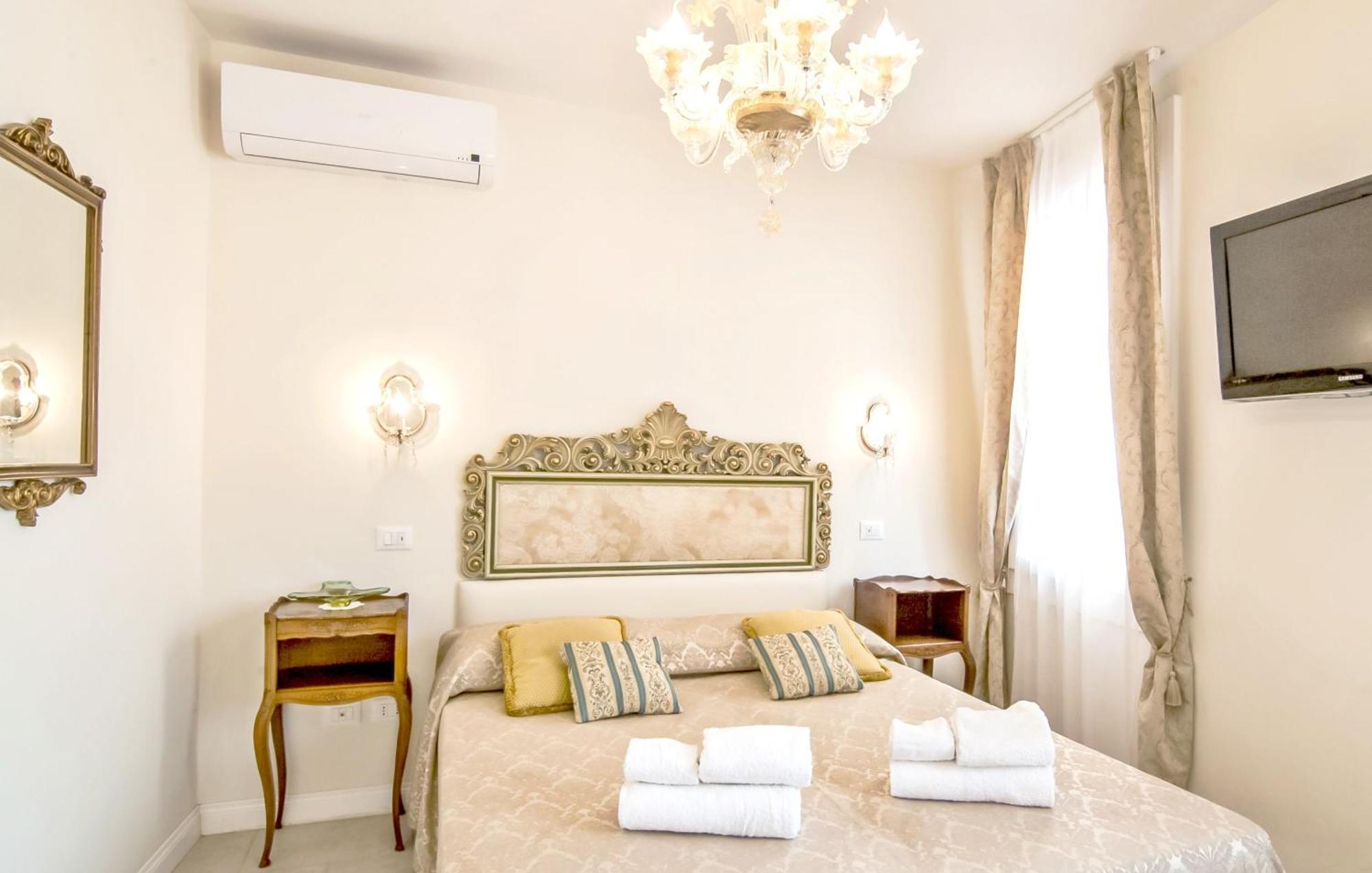 Michelle In Charming Apartament