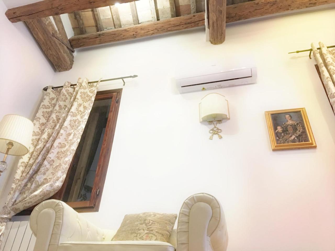 Michelle In Charming Apartament Wenecja